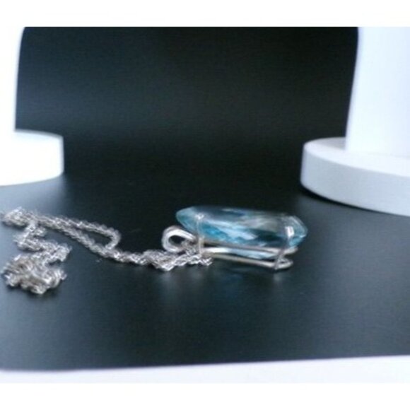 Natural Blue Topaz Pear shaped 30mm X 17MM Pendant 18" J Avery twisted chain - Picture 8 of 16